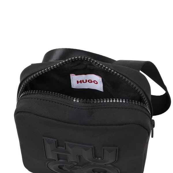 HUGO
Bolso cruzado con cremallera