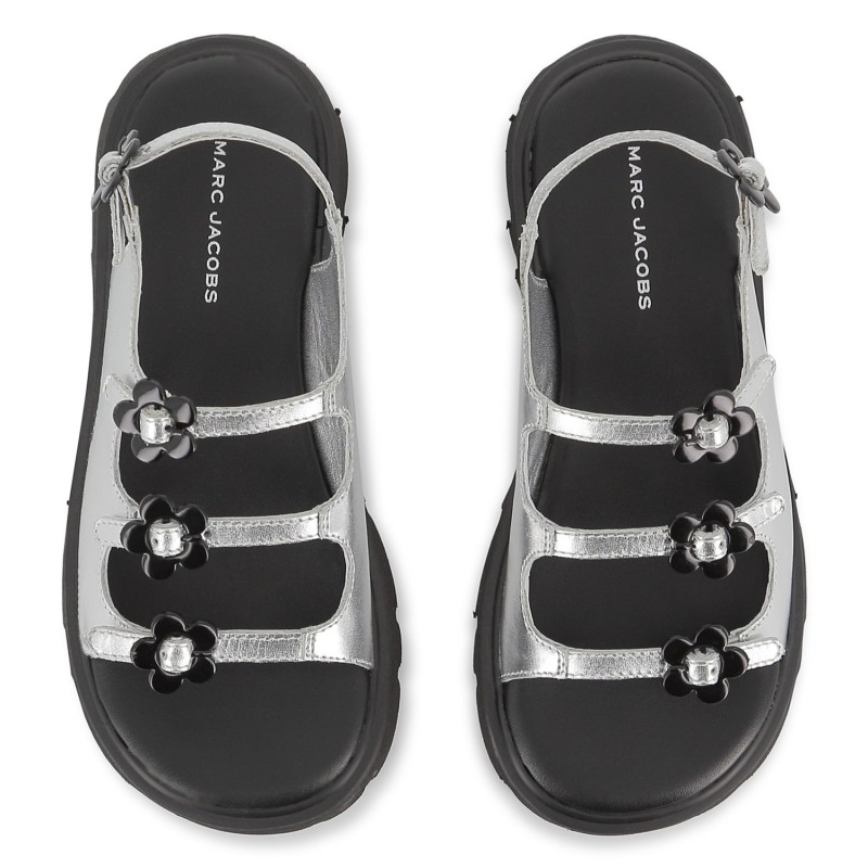 SANDALIAS DE CUEROEN COLOR PLATA