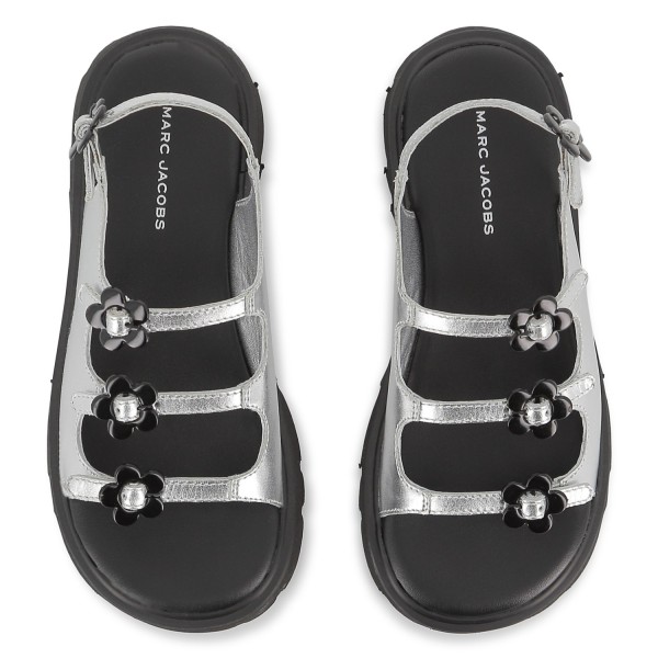 SANDALIAS DE CUEROEN COLOR PLATA